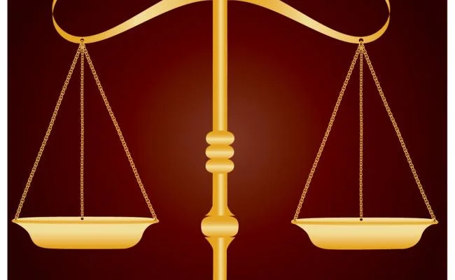 Balanza de lo justo y lo injusto