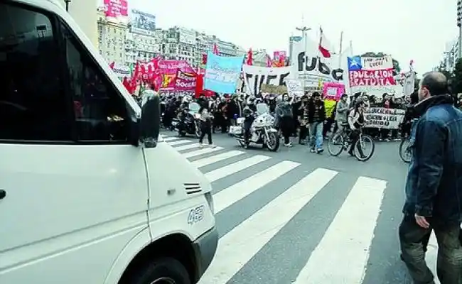 La estupidización de las masas/ masas protestante