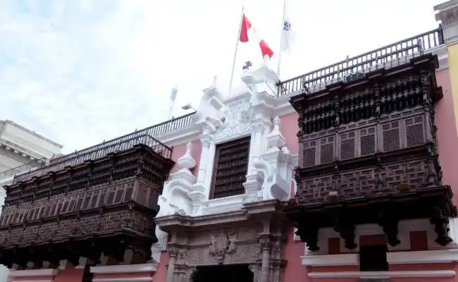 Diplomacia, coronavirus y remesas al Perú