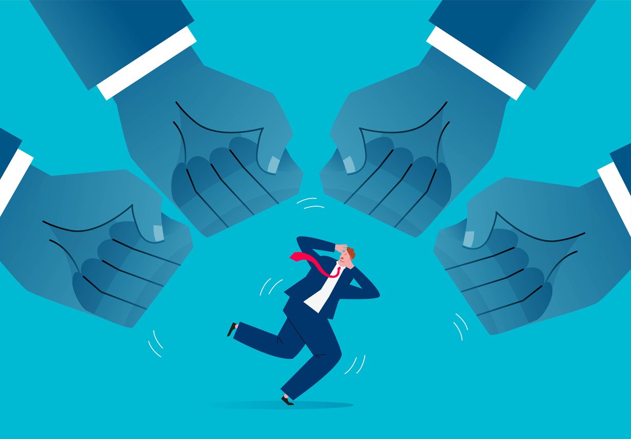 Four fists to hit the businessman, sanctions and restraints